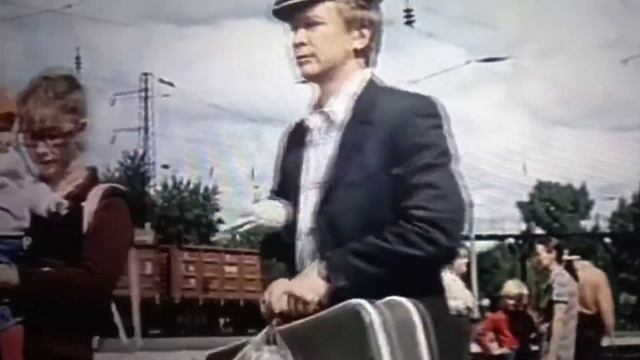 Песня в три аккорда. Уезжаю в Ленинград. смотреть онлайн