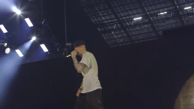 Eminem & Rhianna(Эминем и Риана) ALS Ice Bucket Challenge(Обливаются холодной водой) смотреть онлайн