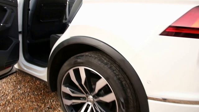 Volkswagen Tiguan R Line 2.0 TSI BMT 4Motion 180PS DSG Automatic in Pure White смотреть онлайн