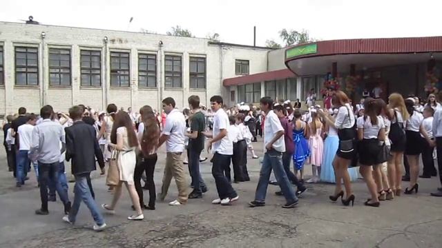 Последний звонок 30 05 2014. Хоровод в конце линейки смотреть онлайн