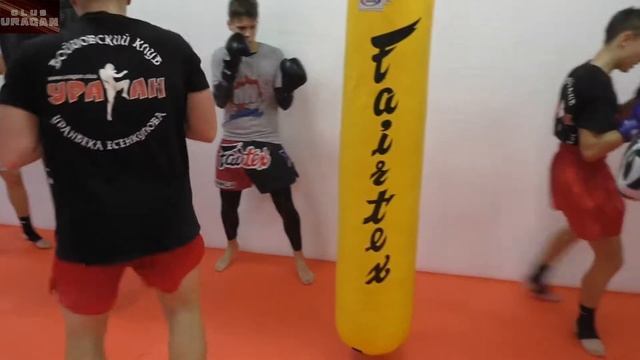 Бойцовский клуб Ураган. Работа на мешках. Секция кикбоксинга в Орле. смотреть онлайн