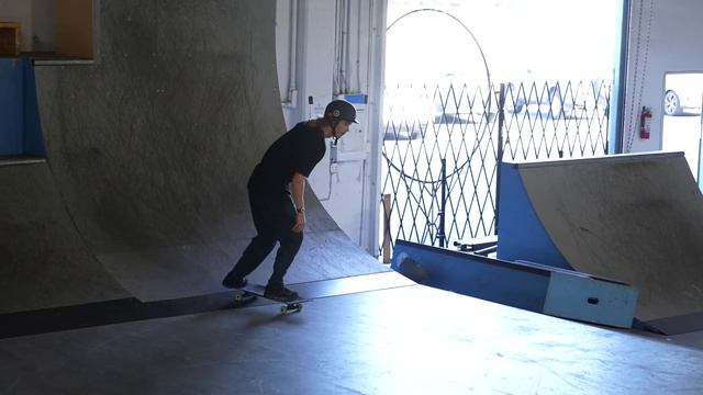 IMPOSSIBLE 40FT HAND RAIL ACROSS OUR PRIVATE SKATEPARK! смотреть онлайн