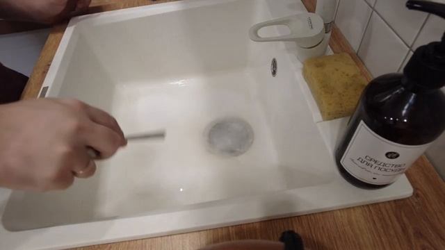 Чистим белую керамическую мойку за 2 минуты. Чудо средство - активный кислород. смотреть онлайн