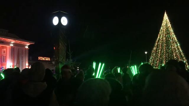 Латвия Сигулда Город празднует начало нового года смотреть онлайн