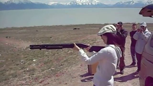 Yuki shooting a shotgun смотреть онлайн