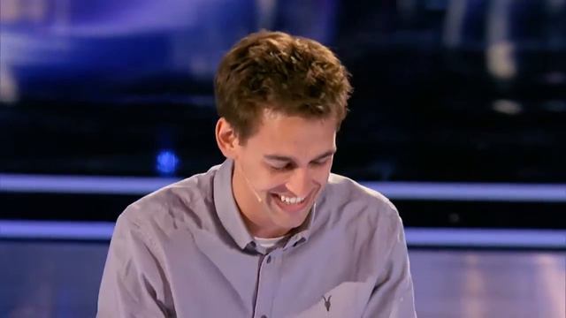 Участник шоу талантов в Америке шокировал жюри, съев их деньги смотреть онлайн