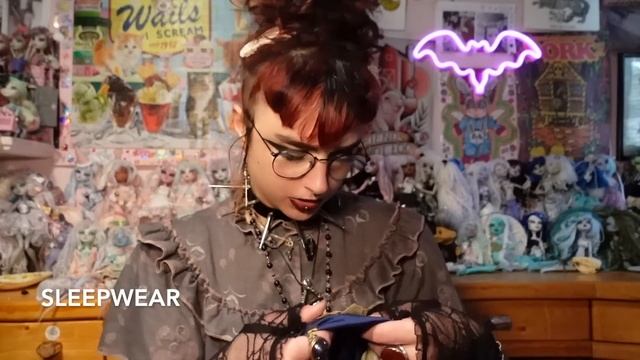 ULTIMATE Thrift Guide for an Alt / Goth / Punk Wardrobe (+ lookbook) смотреть онлайн