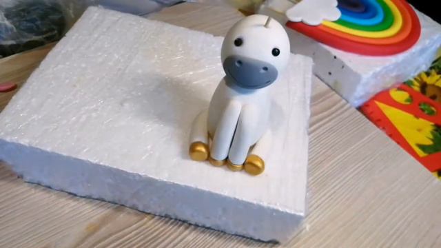 Как слепить единорога из мастики _ Единорожка для торта _ Простой единорог смотреть онлайн