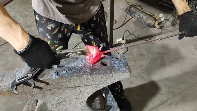 Делаем кованые розы. Цветы из листа железа.