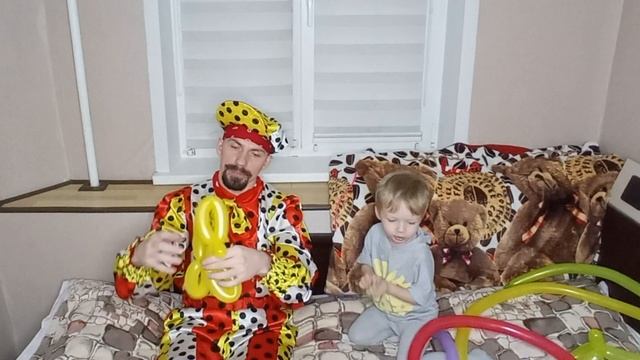 Учим цвета играя с воздушными шариками смотреть онлайн