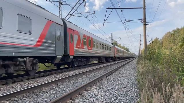 Электровоз «ЭП2К» с поездом №324А сообщением Санкт-Петербург-Ижевск проезжает о.п «7 км» #поезд #рж смотреть онлайн