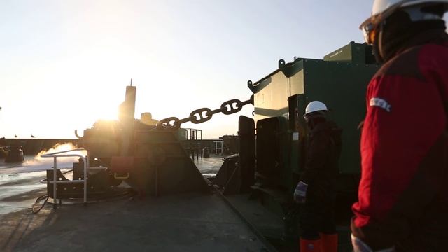 Репортаж «Газовый вояж». Танкер-газовоз «Река Обь» (Ob River). Снятие с якоря смотреть онлайн