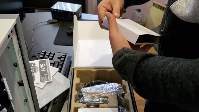 Unboxing corsair H75 hydro cooling system PC. Распаковка системы жидкостного охлаждения. смотреть онлайн