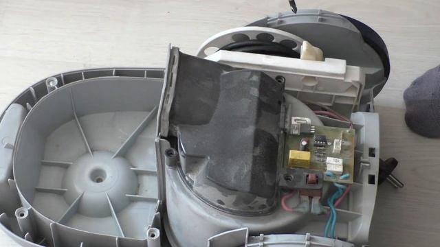 Пылесос потерял мощность /Пропала тяга /Разбираем чистим. смотреть онлайн