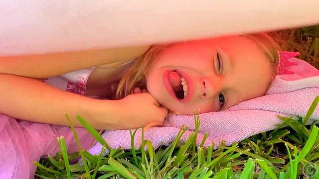 Nastya plays on a trampoline and has fun with her grandfather смотреть онлайн