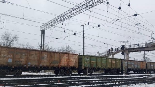 Электровощы ВЛ10у-916/877 с грузовым поездом смотреть онлайн