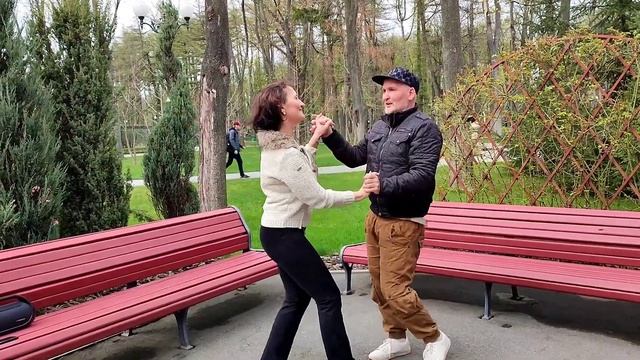 ПОВСТРЕЧАЛ ТЕБЯ Я! ТАНЦЫ В ЦЕНТРАЛЬНОМ ПАРКЕ ? ХАРЬКОВ АПРЕЛЬ 2023 смотреть онлайн
