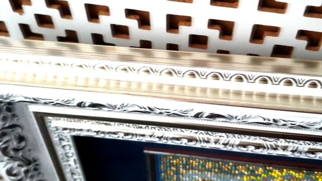 Леушинская икона Богородицы в достойном обрамлении, вышитая бисером. Обзорное видео. смотреть онлайн