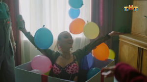 МНЕ ПЛЕВАТЬ КТО ВЫ: Мама заказала стриптизершу сыну