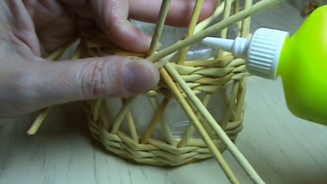 Подсвечник - фонарик из бумажной лозы или газетных трубочек с банкой внутри смотреть онлайн