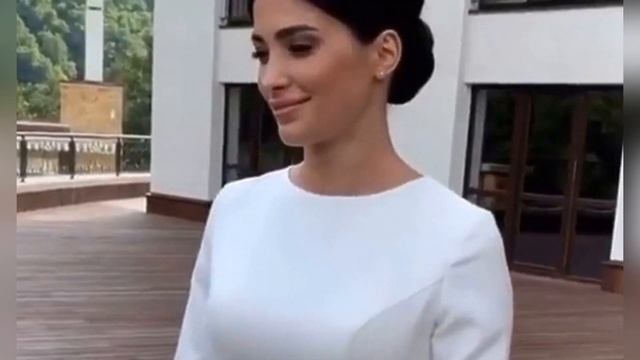 Мадина Плиева. Красавица-невеста, которую жених (известный борец) выставил с собственной свадьбы смотреть онлайн