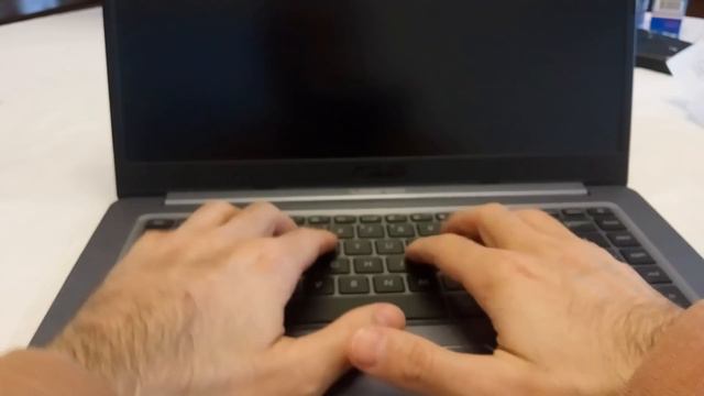 Asus Vivobook F510UA Kaby Lake R 8th generation Core i5-8250U Unboxing and First Impressions смотреть онлайн