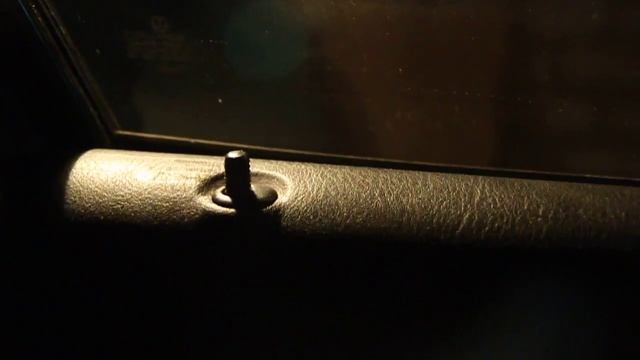 Кнопка центрального замка - VW Golf IV смотреть онлайн