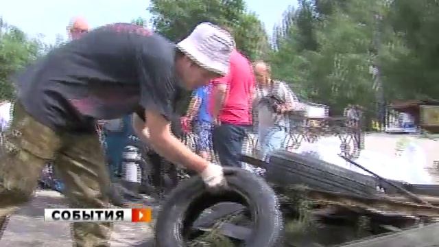 Дайверы почистили дно озера в Парке Металлургов смотреть онлайн