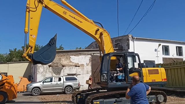 ЭКСКАВАТОР ГУСЕНИЧНЫЙ АМКОДОР 3255 Совместное производство с SINOMACH смотреть онлайн