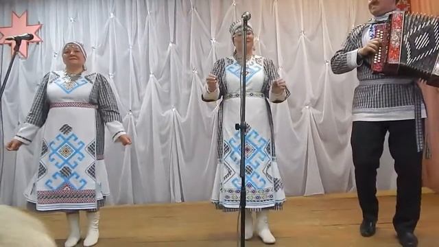 Удмуртский фольклорный ансамбль "Ошмес" г.Екатеринбург."Ӟечесь-а буресь-а?" кырӟан смотреть онлайн