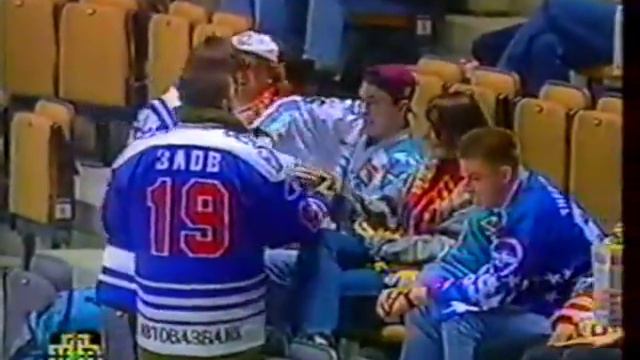 Вася Петраков зажигает в Германии на шайбе. 1996 год смотреть онлайн