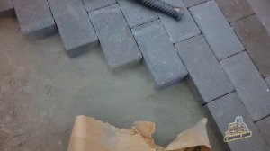 УКЛАДКА БРУСЧАТКИ НА БЕТОННОЕ ОСНОВАНИЕ. ЧЕМ ЗАПОЛНЯЮТСЯ ШВЫ МЕЖДУ ПЛИТКАМИ