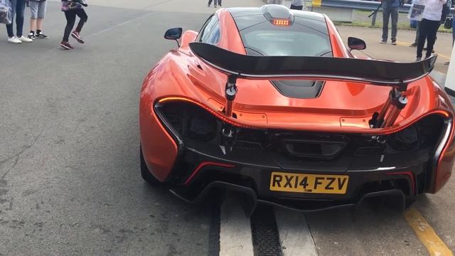 McLaren P1 start up and wing change смотреть онлайн