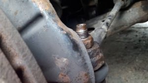 Как проверить изношенный шарнир на рулевом наконечнике
