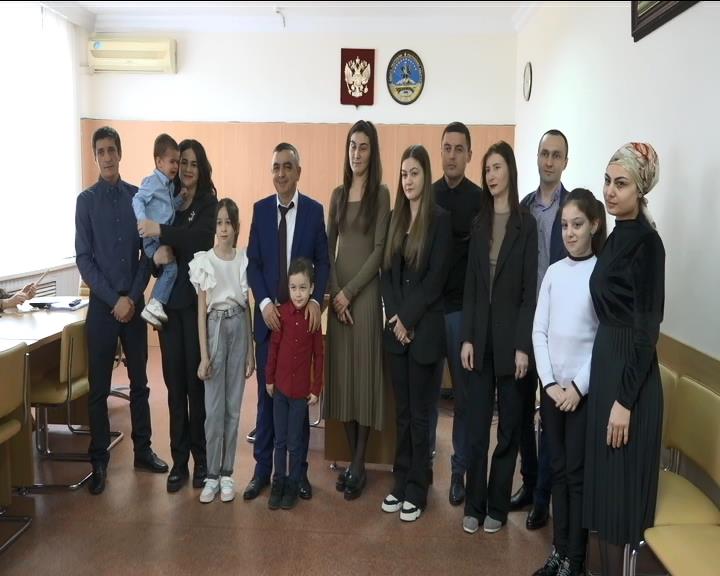 Вручение жилищных сертификатов молодым семьям смотреть онлайн