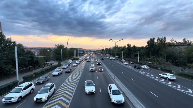 Almaty city tour. Любимый город Алматы. Движение на улице Саина. 25 августа 2023. August 2023 смотреть онлайн