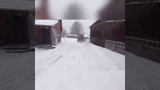 чистим снег отвалом, трактор Т-16 смотреть онлайн