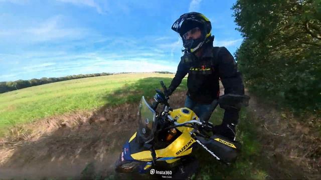Suzuki 800 DE Rally Edition je la met à terre смотреть онлайн