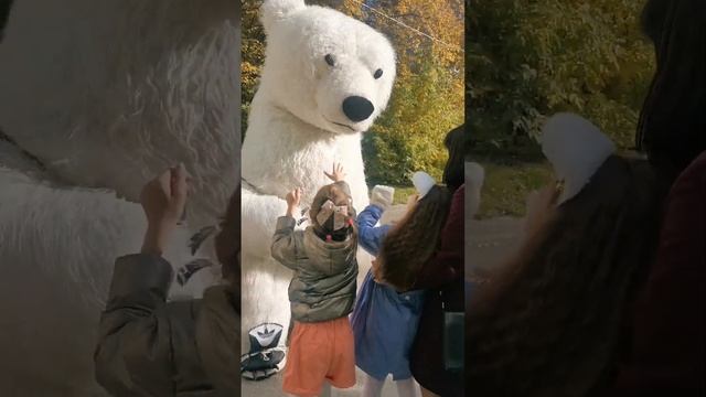 Мишка в кроссовках. Сюрприз от мамы для любимой дочки ??? смотреть онлайн