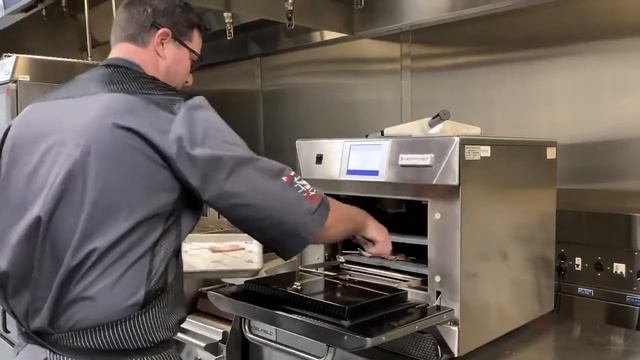 Запеченная утка в комбинированной печи Merrychef Eikon E4S смотреть онлайн
