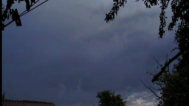 Ливень и гроза 25 мая. Учимся определять расстояние до грозы и молний! смотреть онлайн