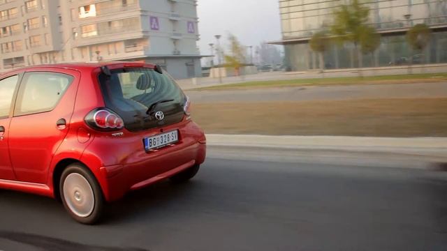 Test: Toyota Aygo 1.0 68ks 5M Go oprema, emocija upakovana u praktično pakovanje смотреть онлайн