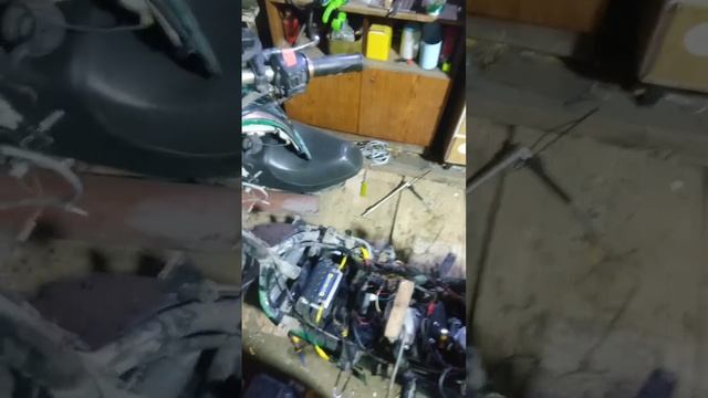 скутер пытается завестись поворотником 0_0 смотреть онлайн