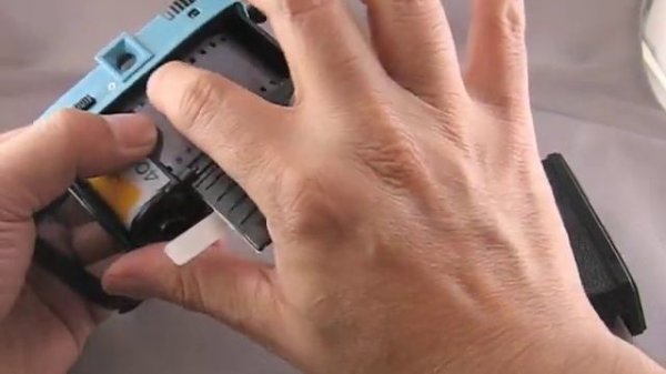 Loading the Lomography 35mm Diana Mini