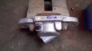 Замена передних тормозных цилиндров,шлангов и колодок в автомобиле Лада Калина 2009г