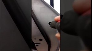 как снять заднюю ручку на WV JETTA 2019