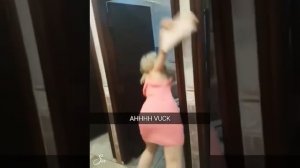 Так вот зачем девушки ходят в туалет вдвоем))