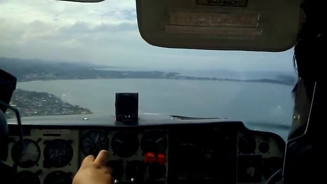 Baron Be-55 [RP-C6699] landing rwy 19 at San Fernando, La Union RPUS смотреть онлайн