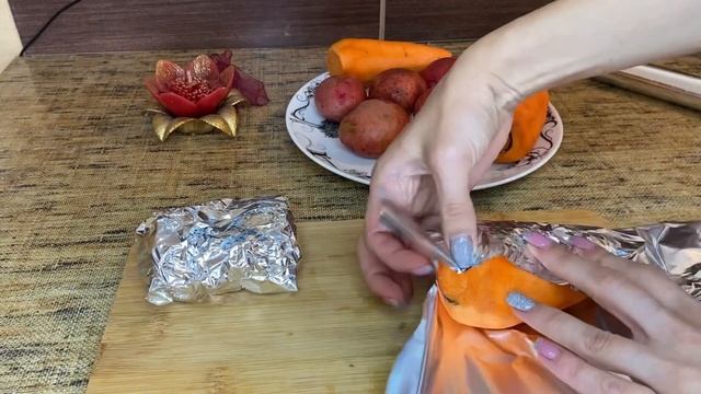 Овощи для салатов уже давно не варю. Запечённый овощи в фольге. смотреть онлайн