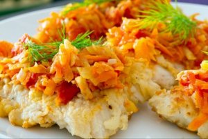 МИНТАЙ С РИСОМ И ОВОЩАМИ В ДУХОВКЕ.